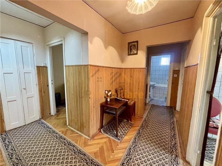 Apartament cu 3 camere decomandat în Dacia