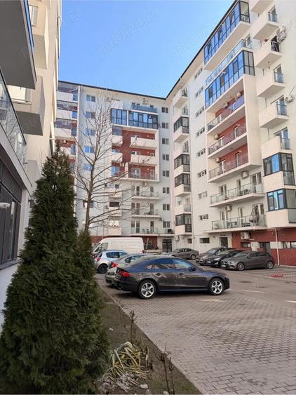 Apartament cu 3 camere decomandat în Apărătorii Patriei