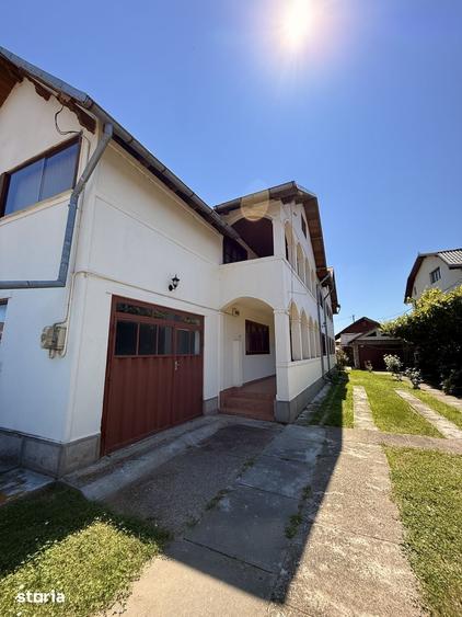 Casă cu 7 camere cu Teren 830 Mp în