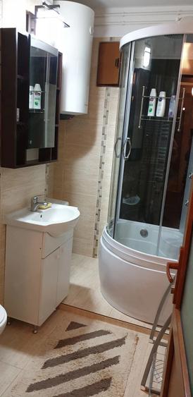 Apartament cu 3 camere decomandat, mobilat în Central