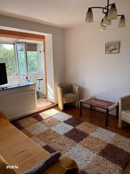 Apartament cu 2 camere decomandat în Pajura