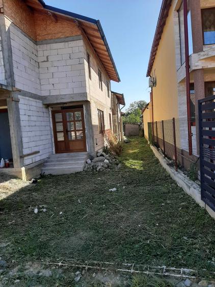 Casă cu 3 camere în Vulcana-Pandele