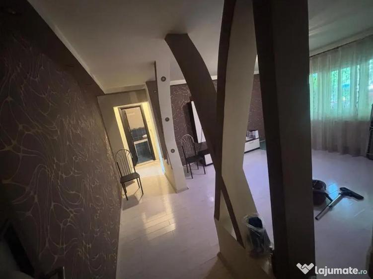 Apartament cu 3 camere semidecomandat în Drumul Taberei