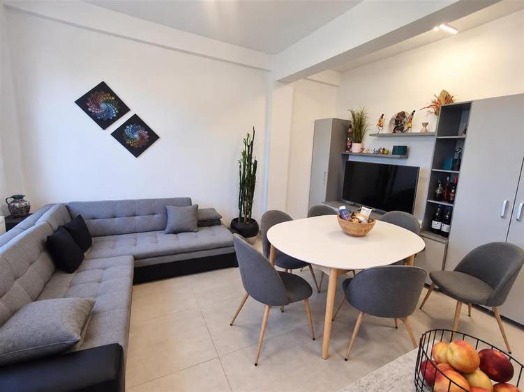 Apartament cu 2 camere nedecomandat în Central