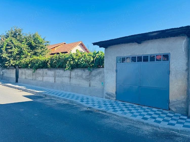 Casă cu 7 camere cu Teren 390 Mp în Șimian