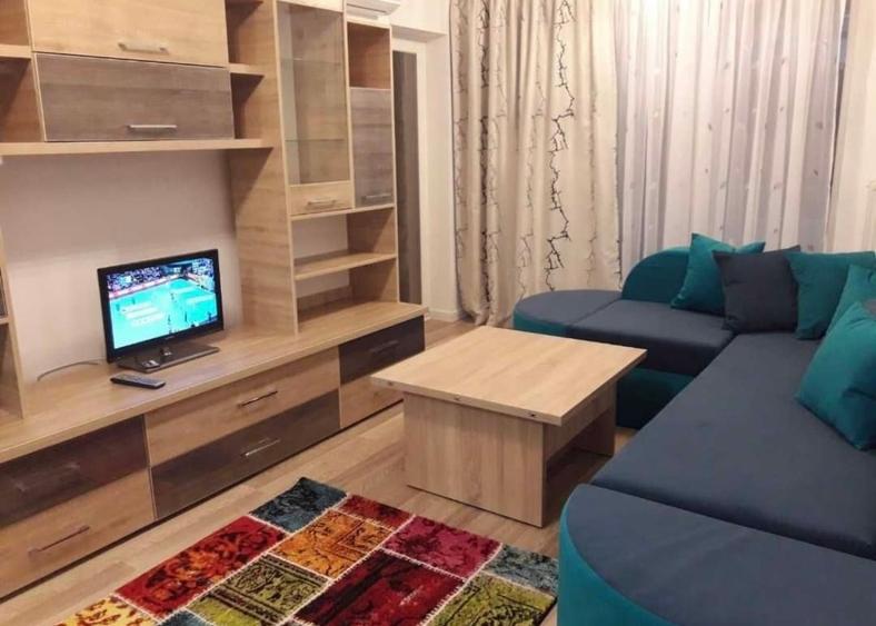 Apartament cu 3 camere nedecomandat, mobilat în Politehnica
