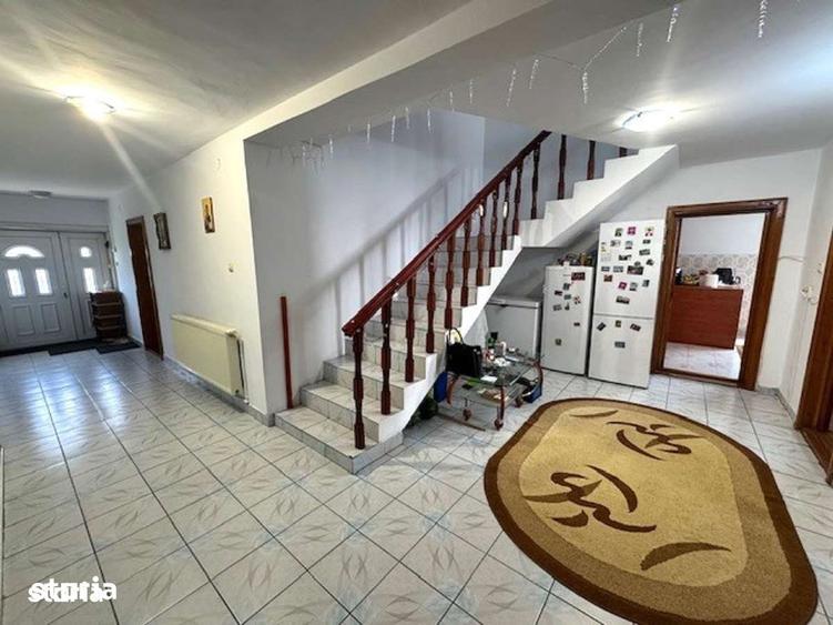 Casă cu 7 camere cu Teren 1250 Mp în Central