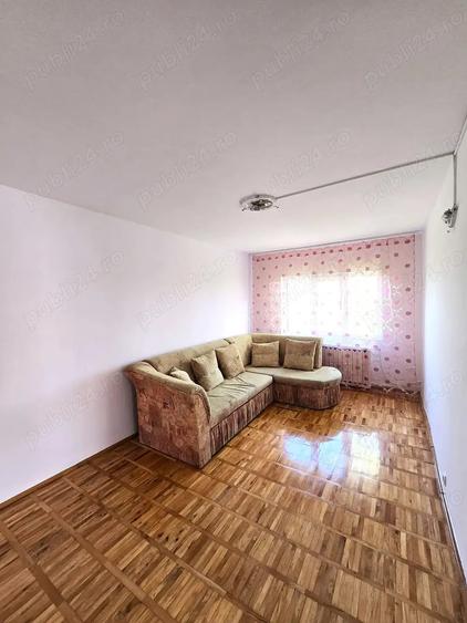 Apartament cu 3 camere decomandat în Micro 17