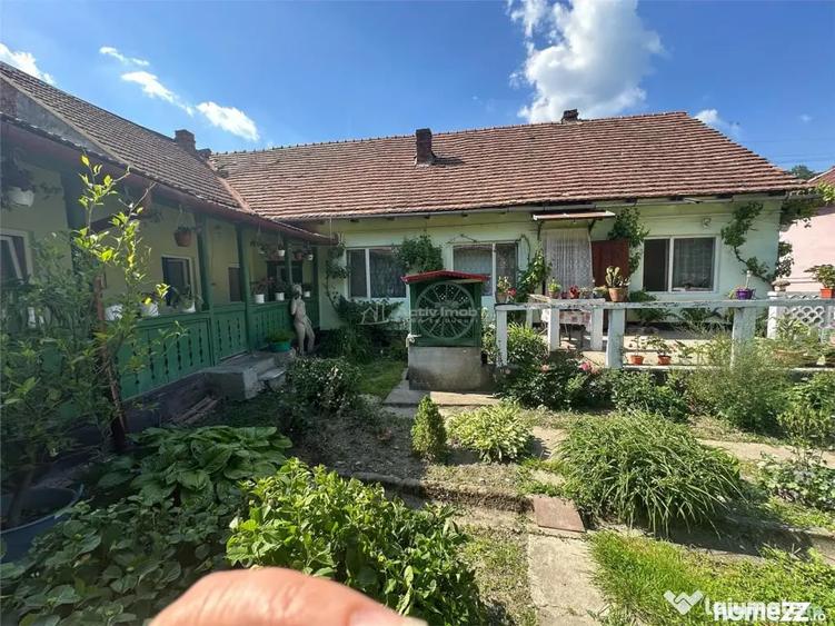 Casă cu 4 camere cu Teren 1000 Mp în Central