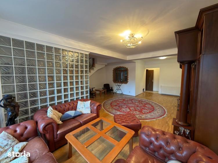 Casă cu 5 camere cu Teren 280 Mp în 1 Mai
