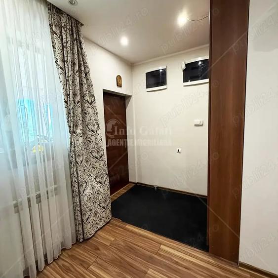 Apartament cu 6 camere decomandat în Faleză