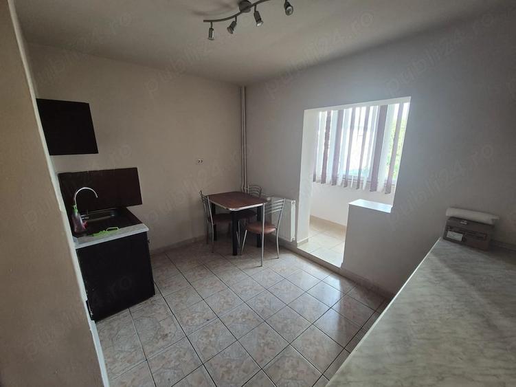 Apartament cu 3 camere decomandat în Rogerius