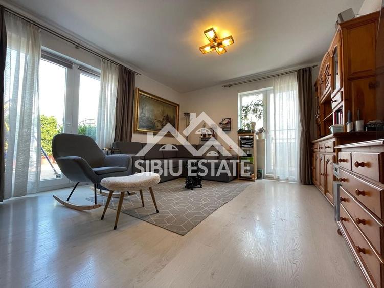 Apartament cu 3 camere semidecomandat, mobilat în Turnișor