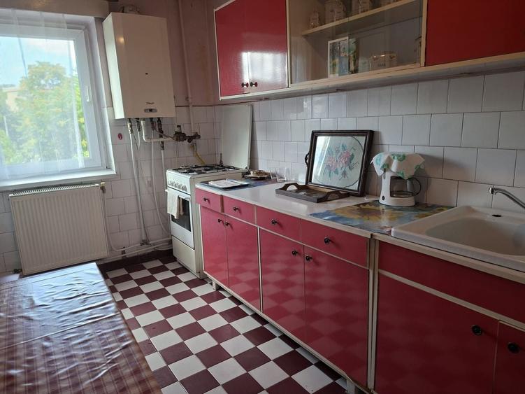 Apartament cu 4 camere decomandat în Central