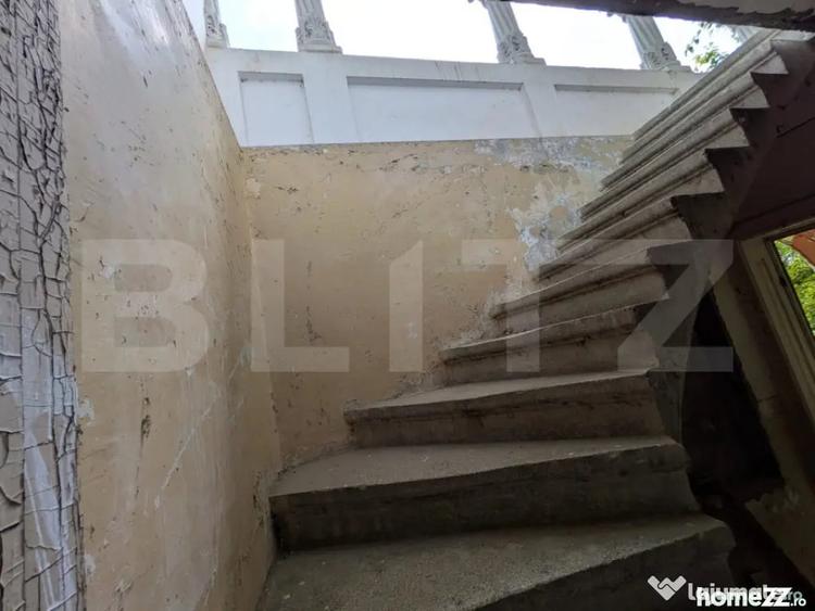 Casă cu 9 camere cu Teren 439 Mp în Central