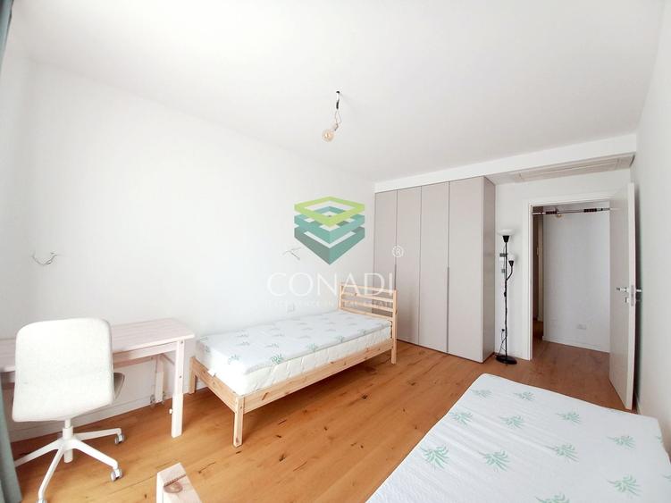 Apartament cu 3 camere semidecomandat în Aviației