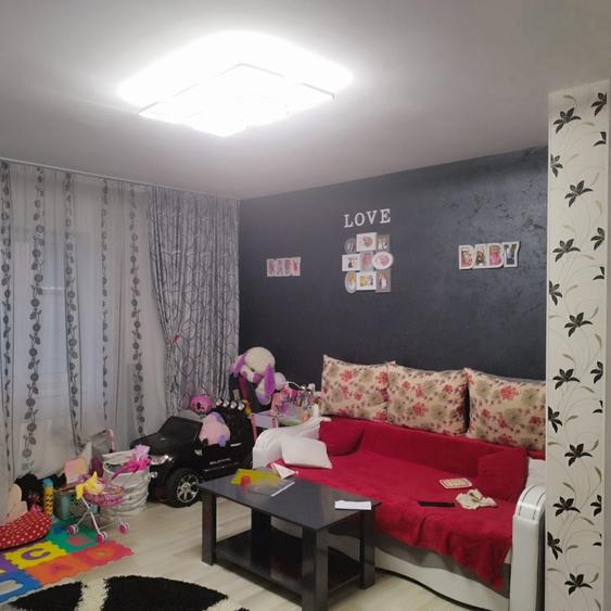 Apartament cu 2 camere decomandat în Tractorul