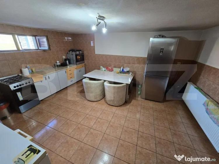 Casă cu 8 camere cu Teren 750 Mp în Micești