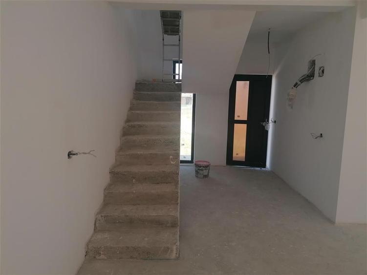 Casă cu 4 camere cu Teren 200 Mp în Exterior Nord