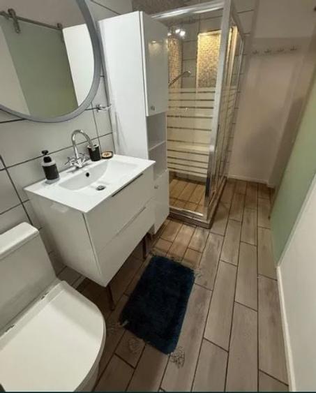 Apartament cu 2 camere decomandat, mobilat în P-ța Victoriei