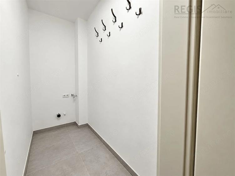 Apartament cu 3 camere decomandat în Tractorul
