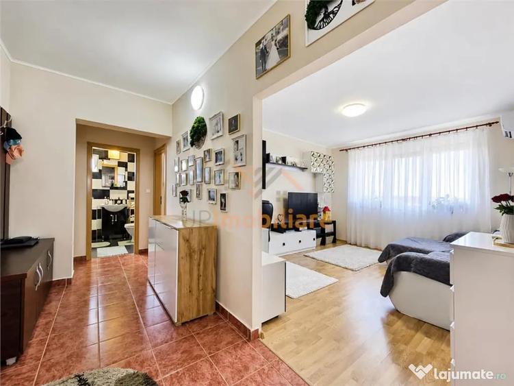 Apartament cu 3 camere decomandat în Sânmartin