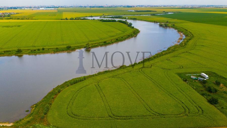 Teren agricol extravilan de 220000 mp, în Est