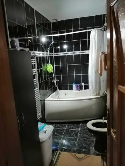Apartament cu 4 camere decomandat în Coman