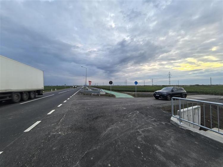 Teren Construcții extravilan de 8093 mp, în Fântânele