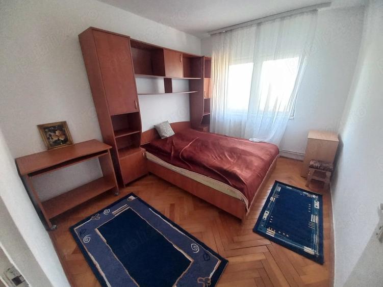Apartament cu 3 camere decomandat în Zorilor