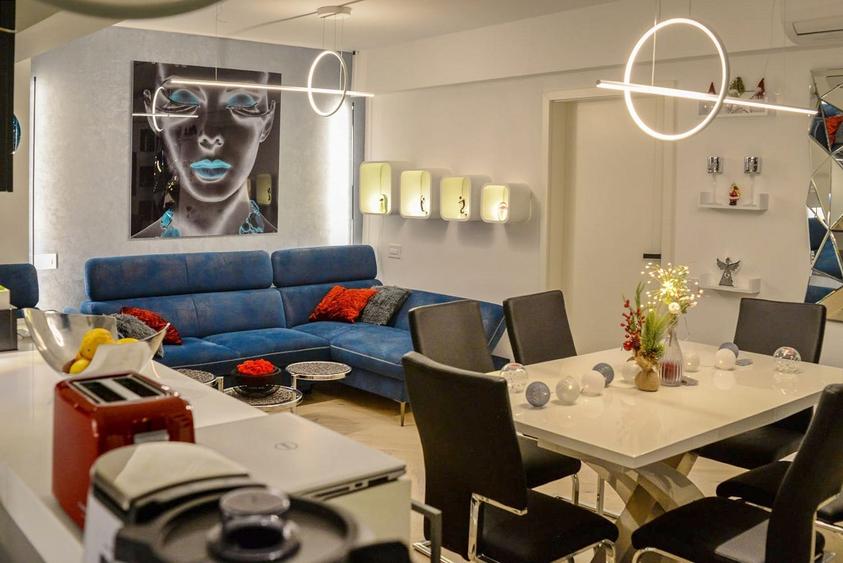 Apartament cu 3 camere decomandat, mobilat în Noua