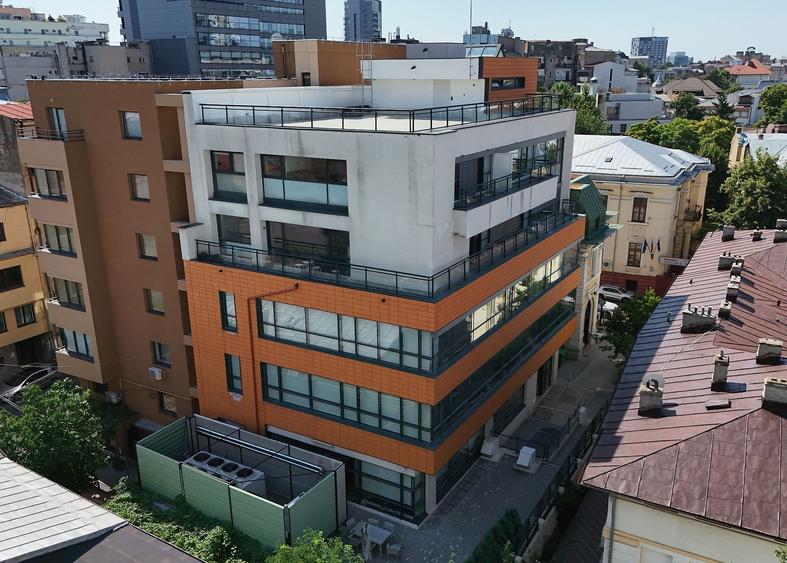Birou, de 1,993 mp, în Universitate