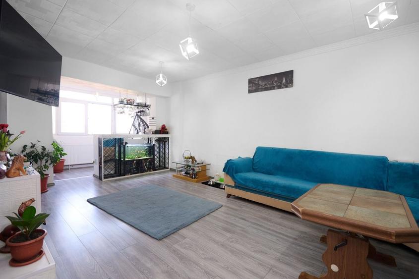 Apartament cu 4 camere decomandat în Central