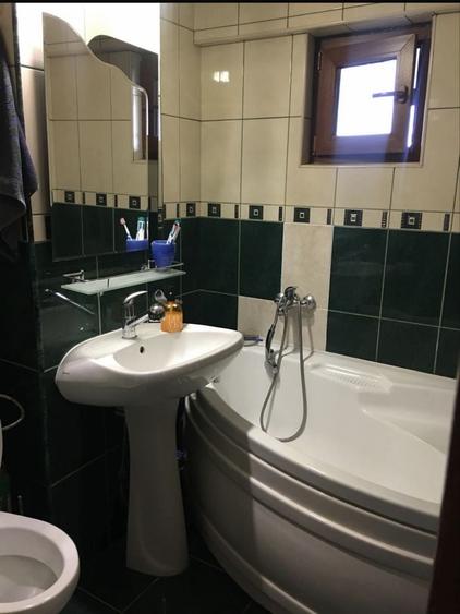 Apartament cu 3 camere decomandat în Viziru 3