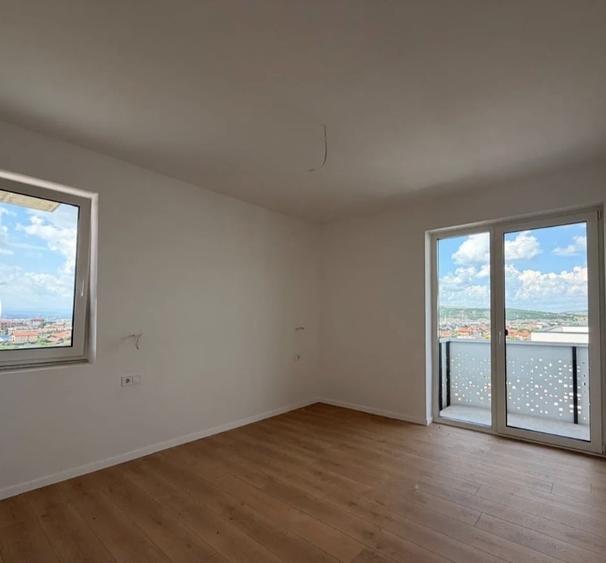 Apartament cu 3 camere decomandat în Florești