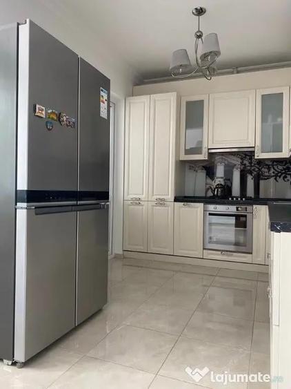 Apartament cu 2 camere decomandat în P-ța Victoriei