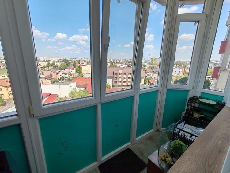 Apartament cu 4 camere semidecomandat, mobilat în Brâncoveanu