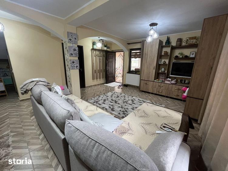 Casă cu 5 camere cu Teren 250 Mp în Berceni