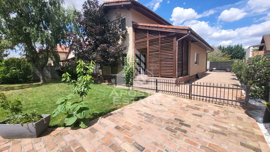 Casă individuală cu 5 camere cu Canalizare în Aradului