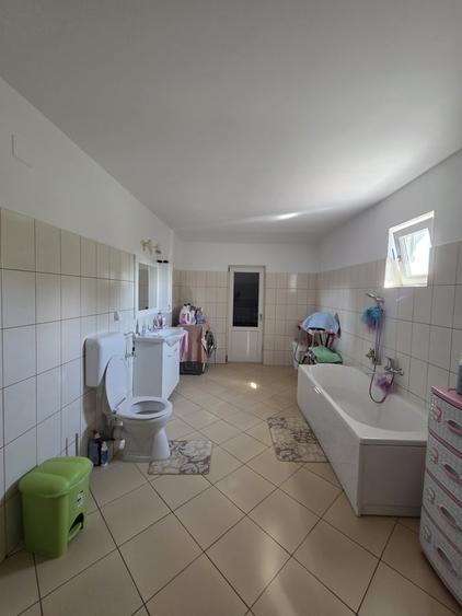 Casă cu 5 camere cu Teren 770 Mp în Central