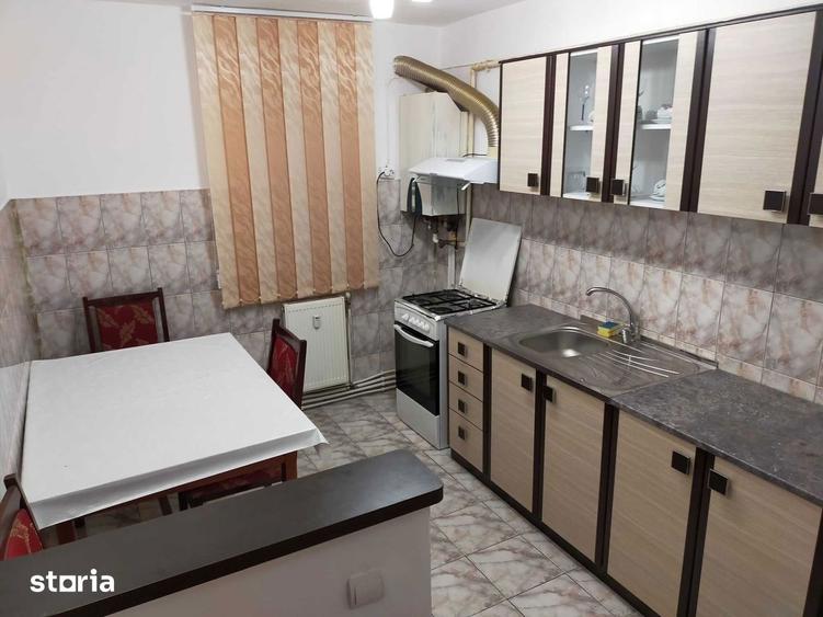 Apartament cu 3 camere decomandat, mobilat în Tolstoi