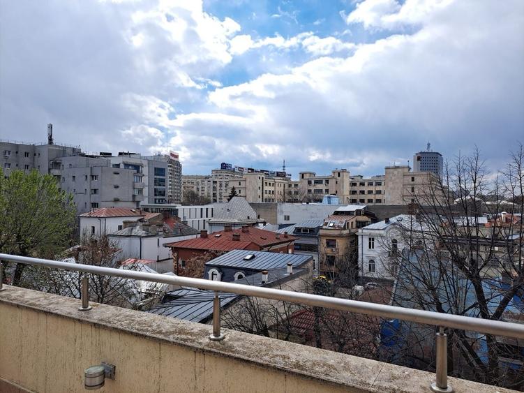 Apartament cu 2 camere semidecomandat în Capitale