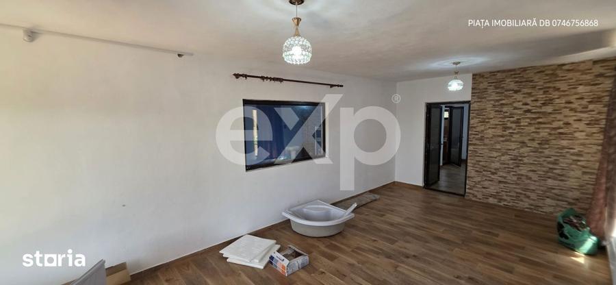Casă cu 6 camere cu Piscina în Răzvad