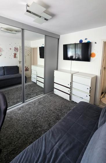 Apartament cu 3 camere semidecomandat, mobilat în Gorjului