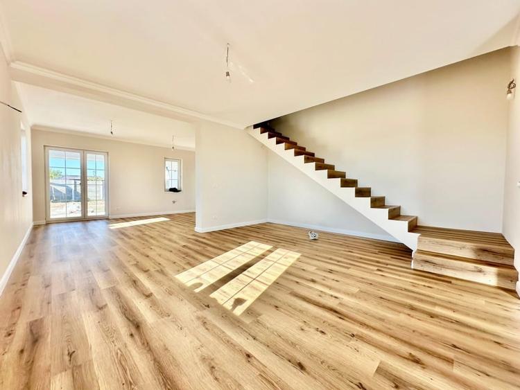 Duplex cu 4 camere cu Teren 300 Mp în Moșnița Nouă