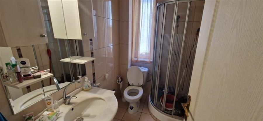 Casă individuală cu 6 camere cu Teren 435 Mp în Semicentral