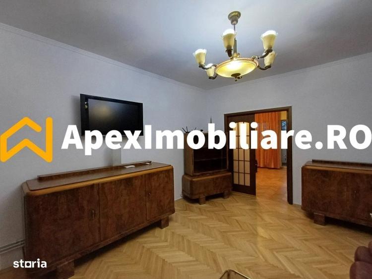 Apartament cu 3 camere semidecomandat în Moșilor
