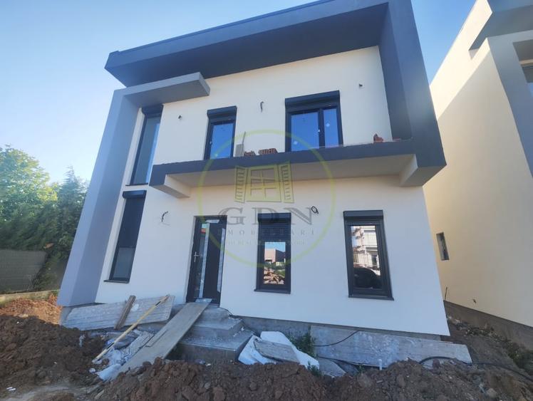 Casă individuală cu 4 camere cu Canalizare în Malu Mare