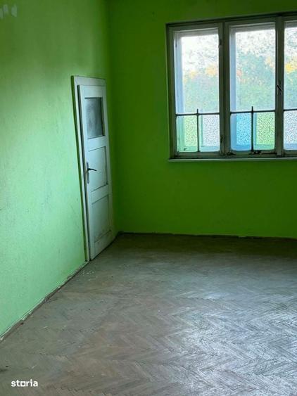 Casă cu 4 camere cu Teren 200 Mp în Central