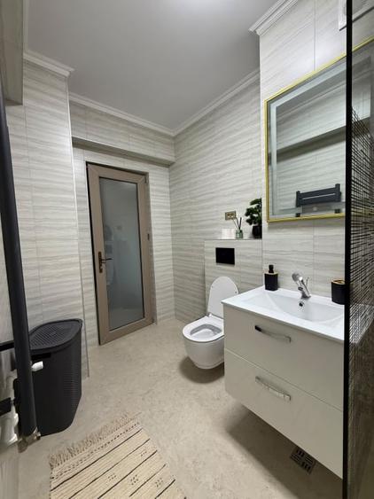 Apartament cu 3 camere semidecomandat, mobilat în Peco